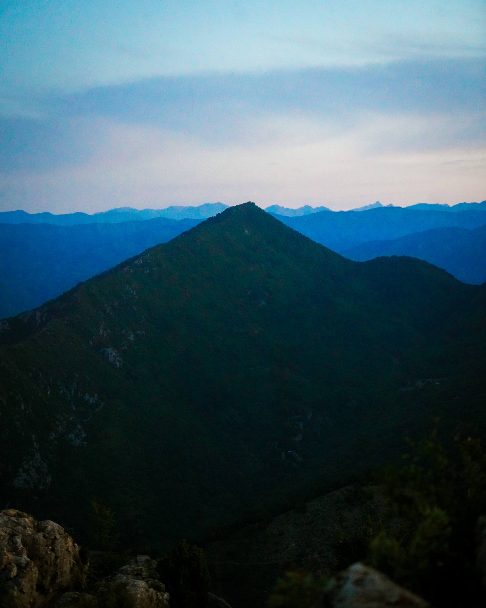 Sommet des Alpes-Maritimes à l’heure bleue